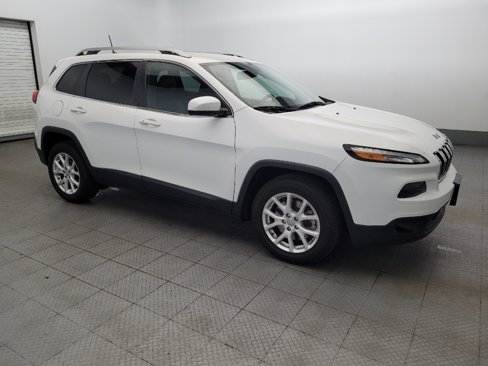 Used 2018 Jeep Cherokee Latitude Plus w/ Cold Weather Group image 11