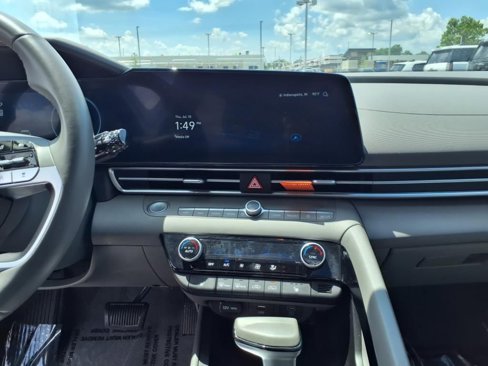 Used 2024 Hyundai Elantra SEL w/ Convenience Package image 19
