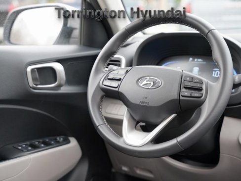 Certified 2024 Hyundai Venue SEL image 8
