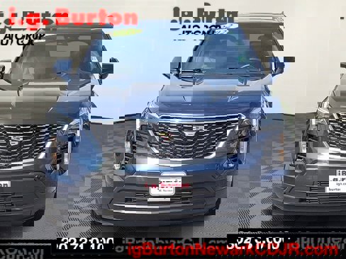 Used 2022 Cadillac XT4 Luxury w/ Cold Weather Package image 2