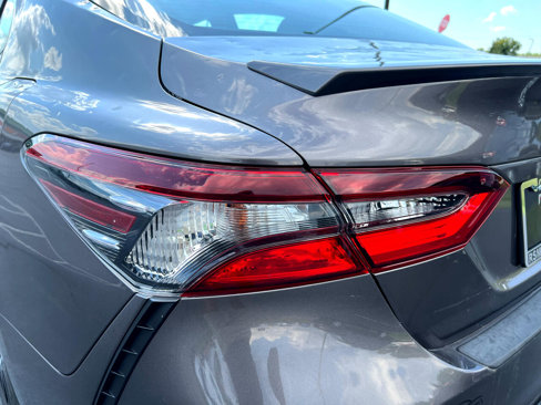 Used 2022 Toyota Camry SE image 19