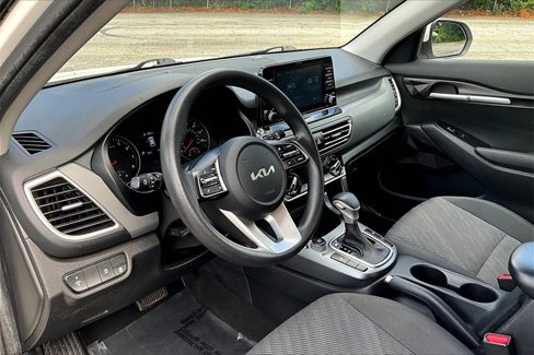 Used 2022 Kia Seltos LX image 16