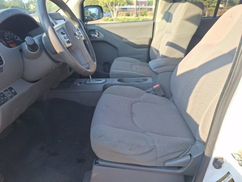 Used 2020 Nissan Frontier SV image 14
