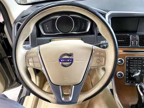 Used 2016 Volvo XC60 T5 Premier w/ Climate Package image 9