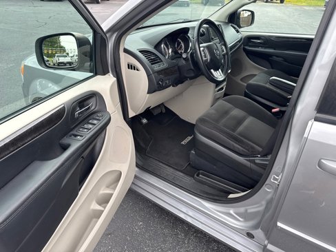 Used 2017 Dodge Grand Caravan SE w/ Power Window Group image 9