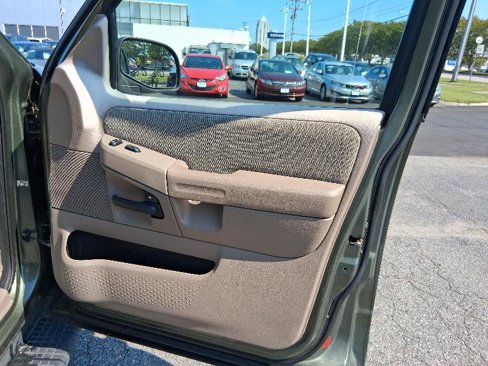 Used 2002 Ford Explorer XLT image 18
