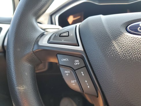Used 2020 Ford Fusion SE image 17