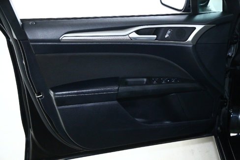 Used 2020 Ford Fusion SE image 15