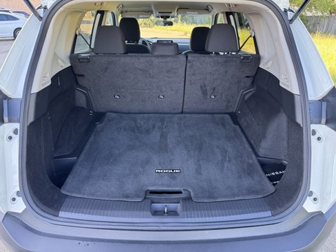 Used 2023 Nissan Rogue S image 37