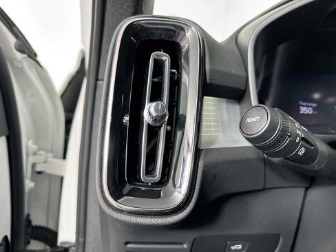 Certified 2025 Volvo XC40 B5 Core image 10