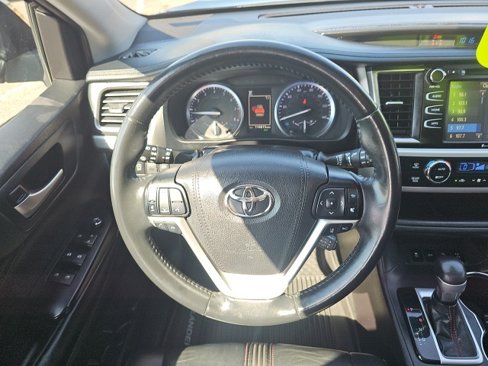 Used 2019 Toyota Highlander XLE image 20