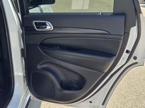 Used 2021 Jeep Grand Cherokee Laredo X image 7