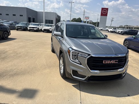 Used 2023 GMC Terrain SLE w/ LPO, Floor Liner Package image 8