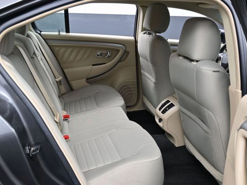 Used 2017 Ford Taurus SE image 27