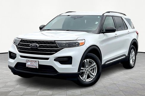 Used 2020 Ford Explorer XLT image 2
