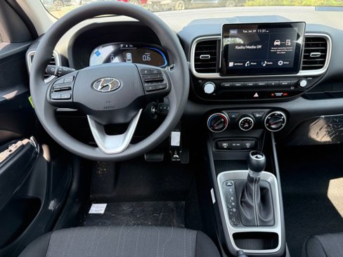 New 2025 Hyundai Venue SE image 16