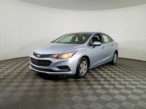 Used 2017 Chevrolet Cruze LS image 3