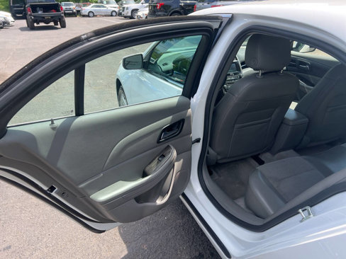 Used 2016 Chevrolet Malibu LT image 16