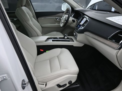 Certified 2024 Volvo XC90 B6 Plus image 39
