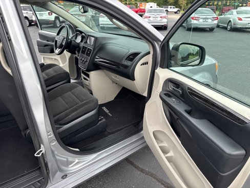 Used 2017 Dodge Grand Caravan SE w/ Power Window Group image 13