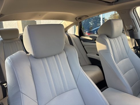 Used 2018 Honda Accord Touring image 28