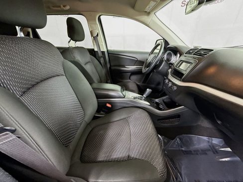 Used 2019 Dodge Journey SE image 25