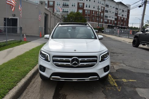 Used 2021 Mercedes-Benz GLB 250 4MATIC w/ Premium Package image 3