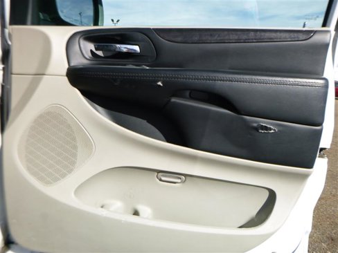 Used 2014 Dodge Grand Caravan SXT w/ Rear Park Assist Package image 21