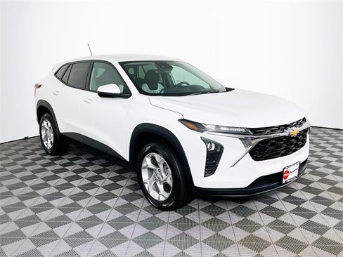 Certified 2024 Chevrolet Trax LS w/ LS Convenience Package image 1