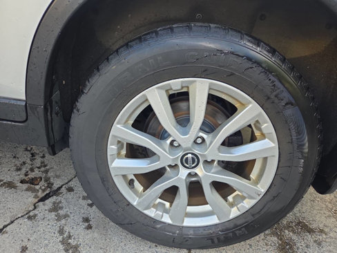 Used 2018 Nissan Rogue SV w/ Sun & Sound Touring Package image 14