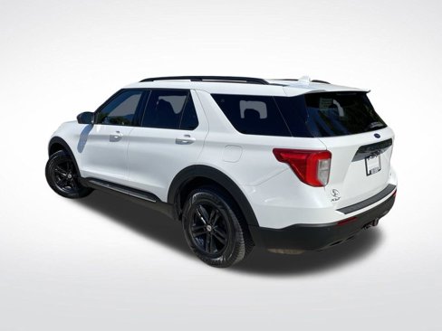 Used 2020 Ford Explorer XLT w/ Comfort Package image 3