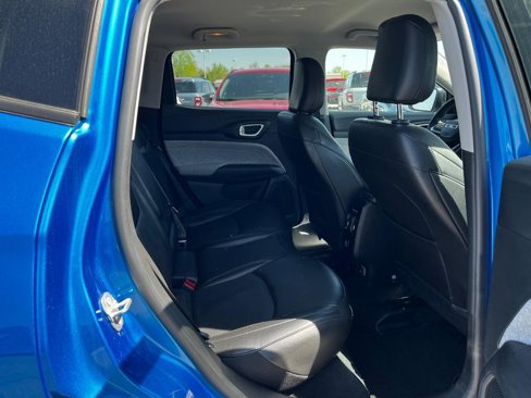 Used 2022 Jeep Compass Latitude image 10