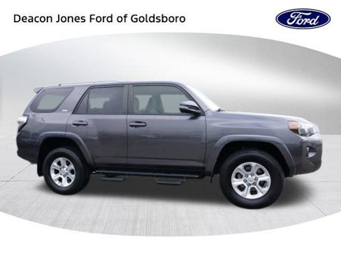 Used 2018 Toyota 4Runner 4WD image 2