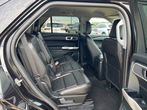 Used 2024 Ford Explorer XLT w/ Equipment Group 202A image 18