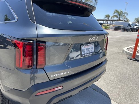 Used 2023 Kia Sorento LX image 13