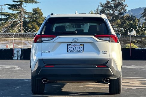 Used 2022 Toyota RAV4 XLE Premium image 5
