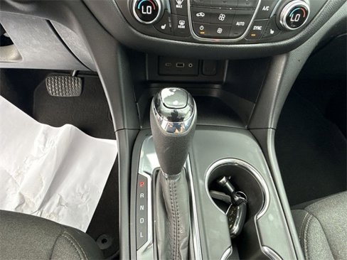 Used 2020 Chevrolet Equinox LT w/ Driver Convenience Package image 26