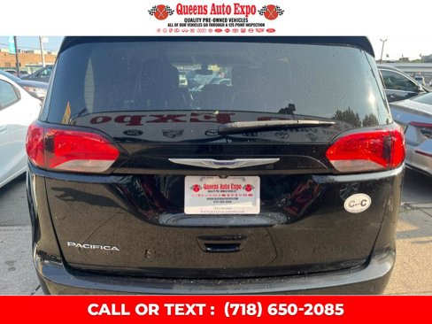 Used 2019 Chrysler Pacifica Touring-L image 5