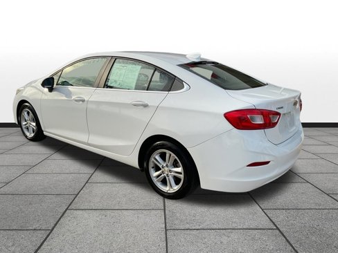 Used 2017 Chevrolet Cruze LT image 3