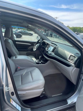 Used 2015 Toyota Highlander XLE image 14