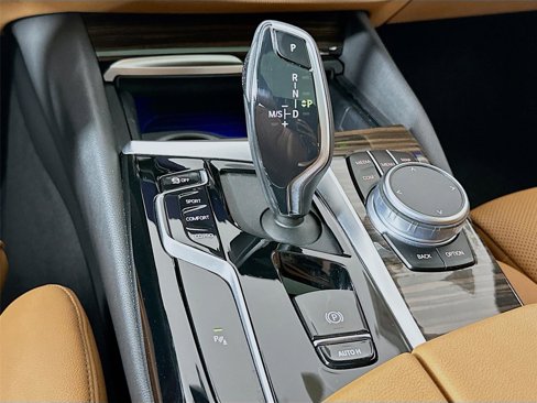 Used 2022 BMW 530i xDrive w/ Convenience Package image 17