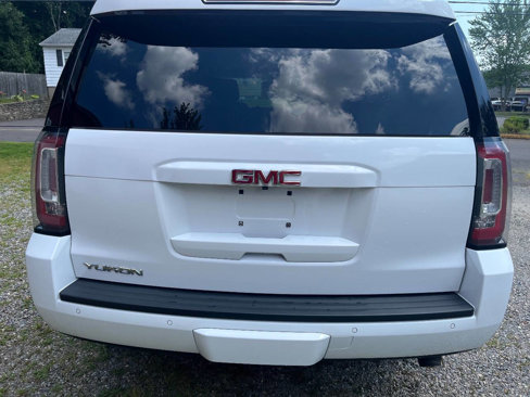 Used 2017 GMC Yukon SLT w/ Premium Edition image 3