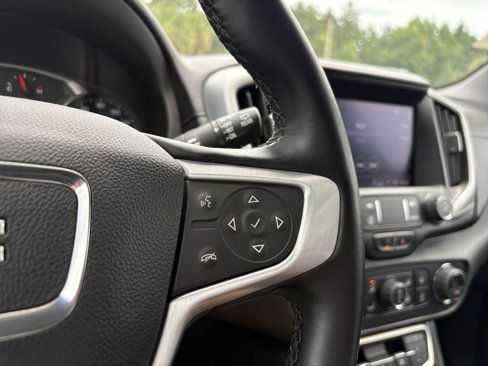 Used 2023 GMC Terrain SLT image 18