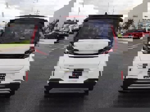 Used 2023 Kia Soul LX image 3