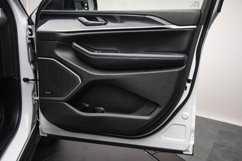 Used 2023 Jeep Grand Cherokee Trailhawk image 48