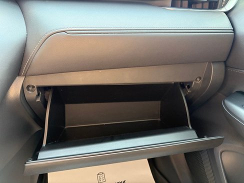 Used 2021 Toyota Venza LE w/ Carpet Mat Package (TMS) image 38