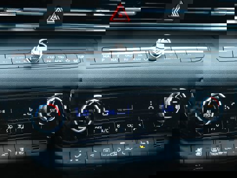 New 2025 Hyundai Elantra Limited image 26