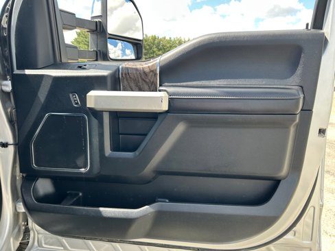 Used 2019 Ford F250 Lariat w/ Chrome Package image 12