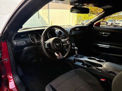 Used 2017 Ford Mustang Coupe image 4