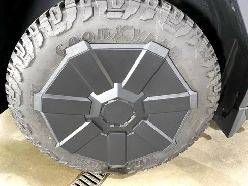 Used 2024 Tesla Cybertruck AWD Crew Cab image 28